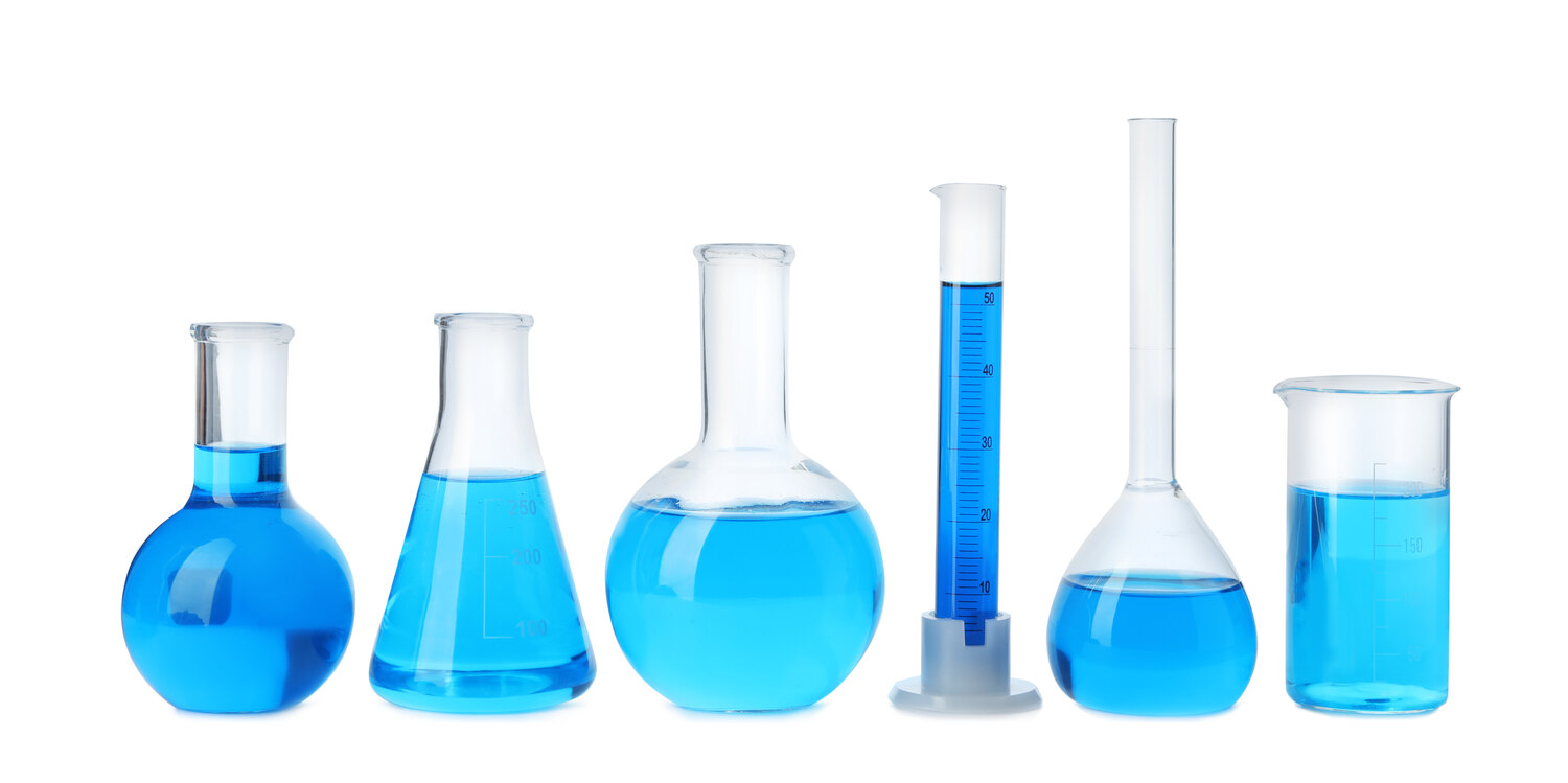 Material de laboratorio con líquido azul — análisis técnico de AIGUA